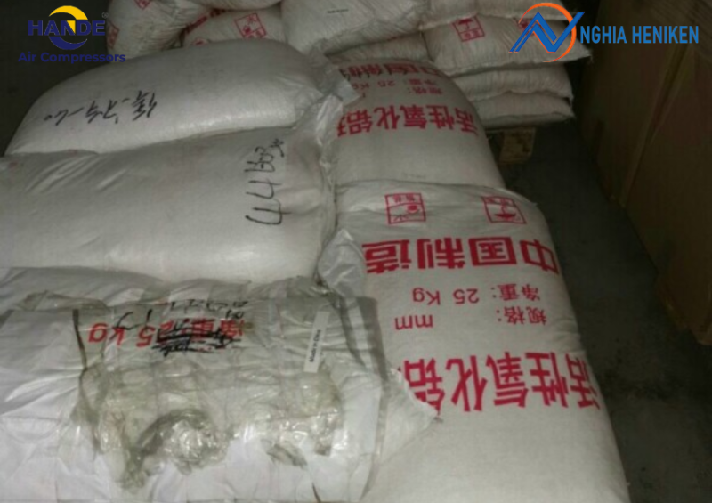 Hạt hút ẩm máy sấy khí 4-6 tại kho Nghĩa Heniken