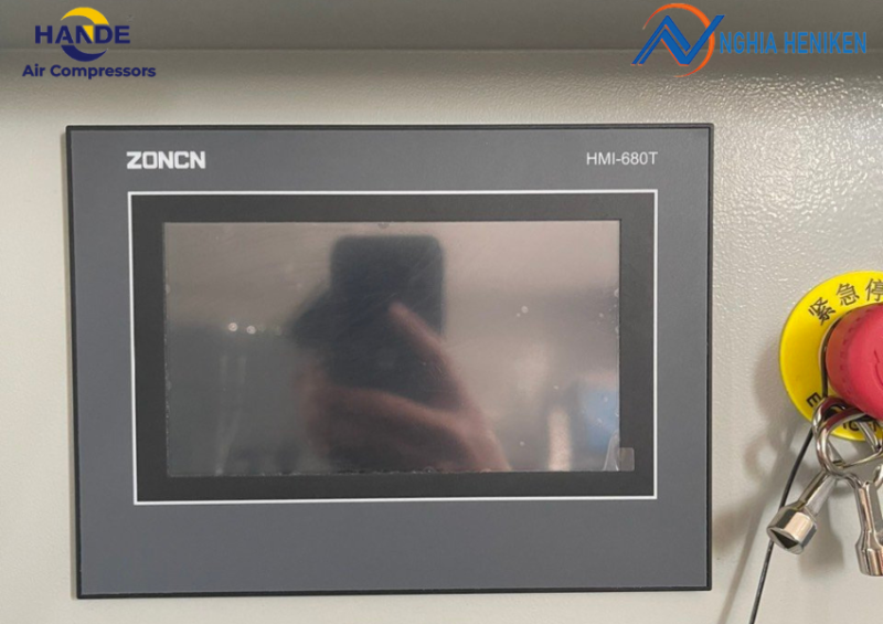 Màn hình cảm ứng dễ dàng thao tác và sử dụng